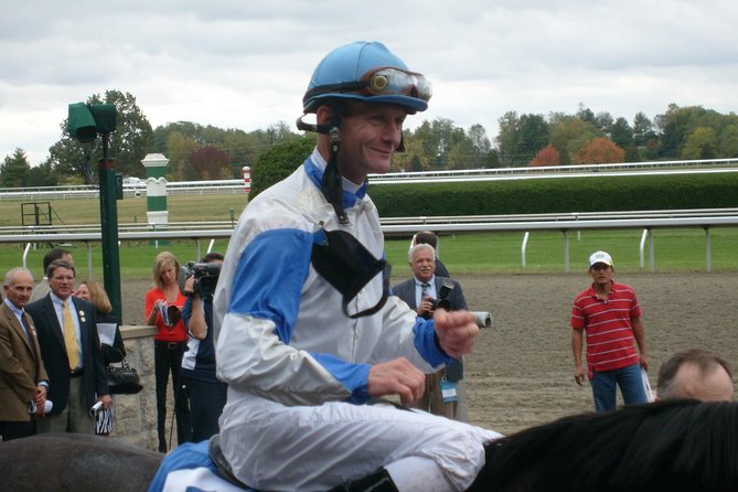 Half-Day Thoroughbred Horse Farm Tour in Kentucky - Who should book this Lexington horse farm tour?