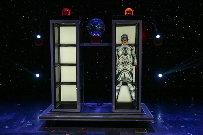 Hamners' Unbelievable Variety Show in Branson - The opening illusions set the evening’s tone
