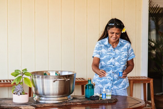 Hawaiian Salt Farm Tour in Kona - What to browse in the farm shop