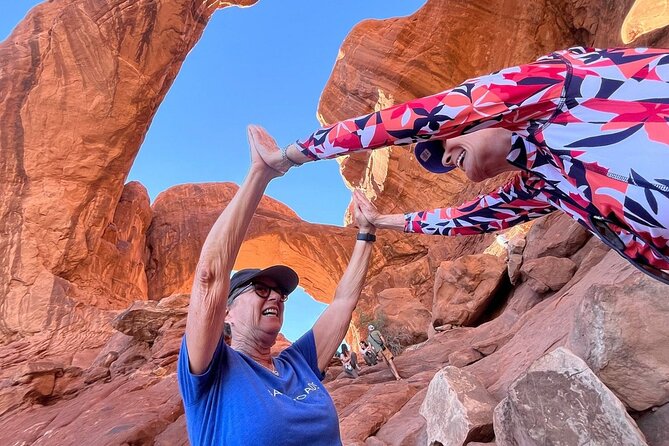 HIGHLY RATED Arches National Park Sightseeing Tour From Moab Utah - Meeting in Moab and entering Arches