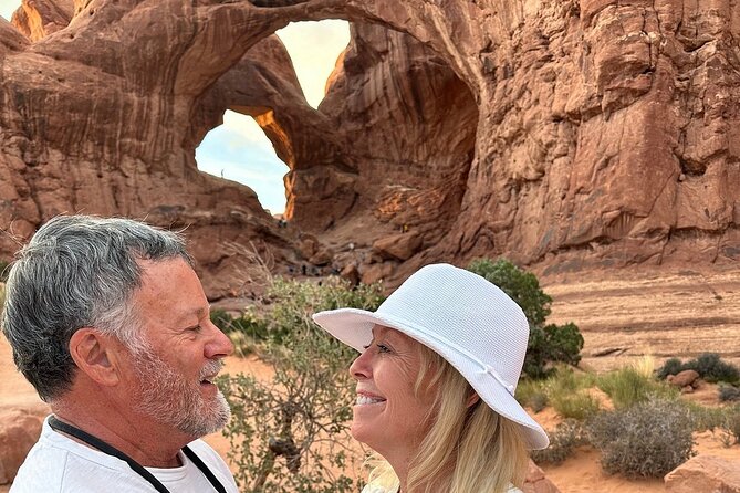 HIGHLY RATED Arches National Park Sightseeing Tour From Moab Utah - Balanced Rock and the short trail walks