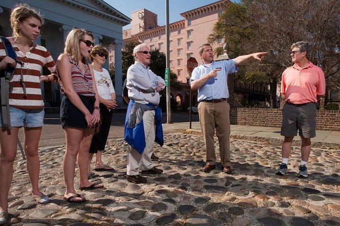 Historic Charleston Walking Tour: Rainbow Row, Churches, and More - Mansions, courtyards, churches, and graveyards