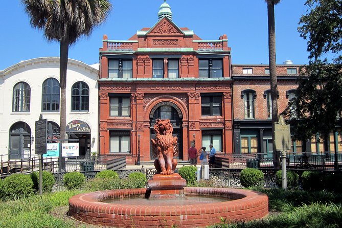 Historic Savannah Guided Walking Tour - Colonial Park Cemetery and difficult chapters