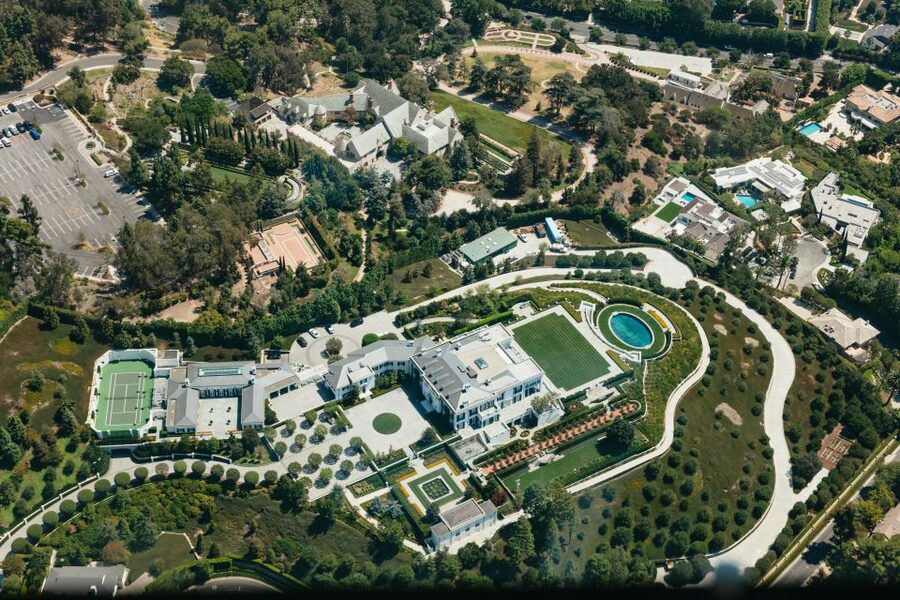 Hollywood & Beverly Hills Celebrity Helicopter Tour - What the small helicopter adds to the experience