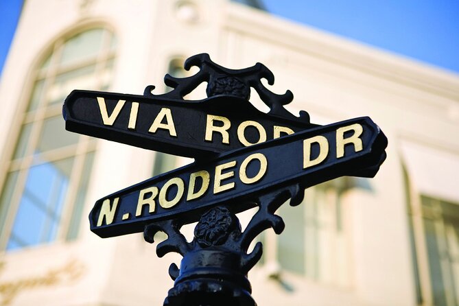 Hollywood, Beverly Hills & Celebrity Homes by Open Air Bus - Movie clips, gossip, and the guide’s storytelling