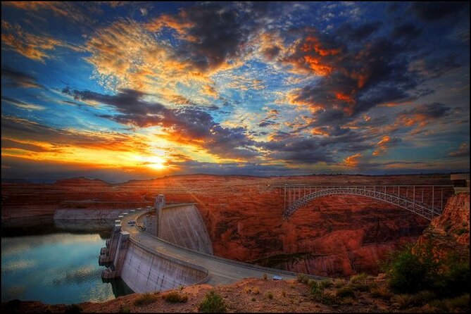 Hoover Dam Comedy Tour with Lunch and Comedy Club Tickets - Transport and timing: the practical details