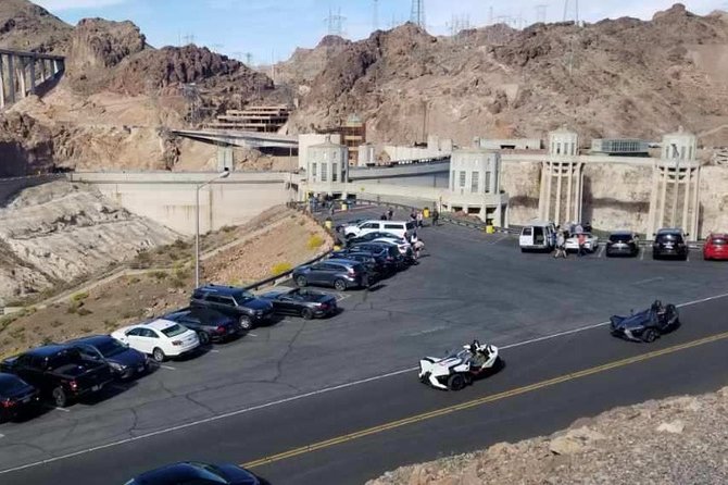 Hoover Dam Highlights Tour from Las Vegas, WiFi - The guides can make a simple bus ride much better