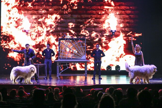 Illusionist Rick Thomas - Mansion of Dreams - The illusions that make the show memorable