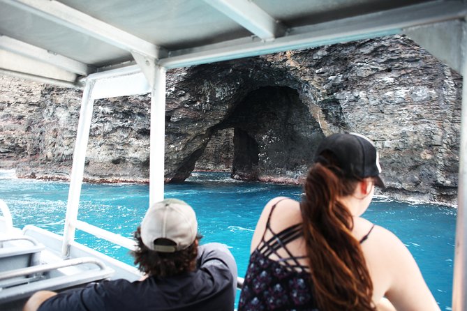 'Imiloa Express Nā Pali Snorkel Tour - Reaching the Nā Pali Coast by fast catamaran
