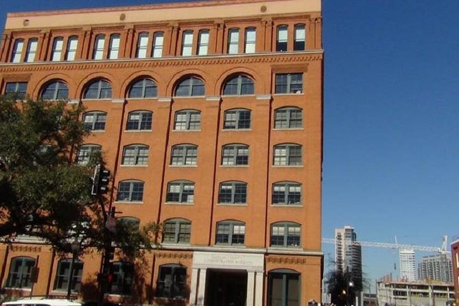 JFK Assassination Tour with Lee Harvey Rooming House - Reading Dealey Plaza from the grassy knoll