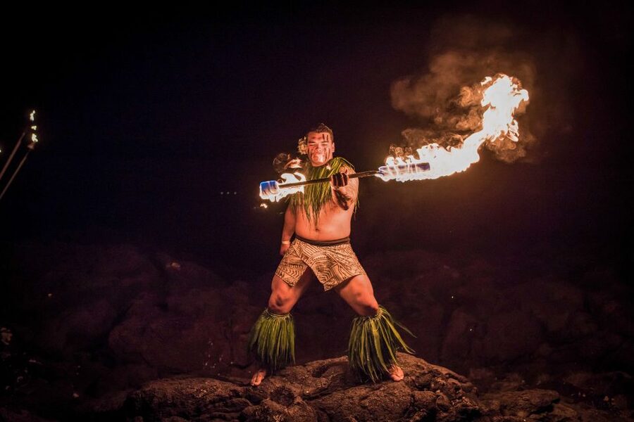 Kailua-Kona: Voyagers of the Pacific Luau with Buffet Dinner - Drinks, Mai Tais, and the practical value of open service