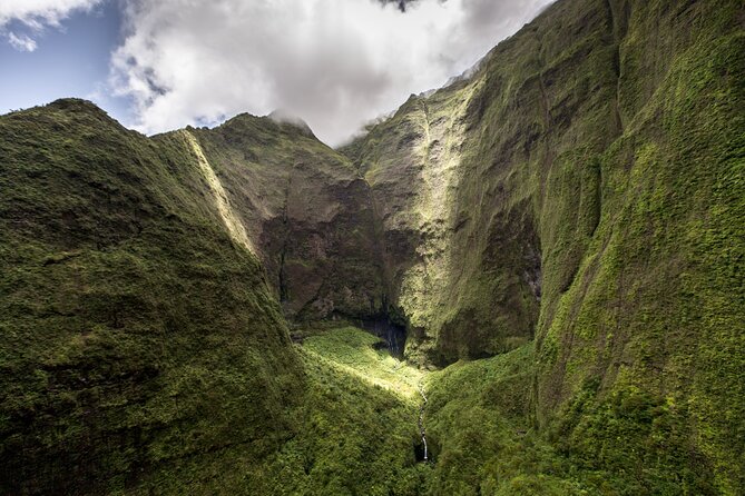 Kauai Deluxe Waterfall Safari: Helicopter Tour - How the cabin experience affects your photos