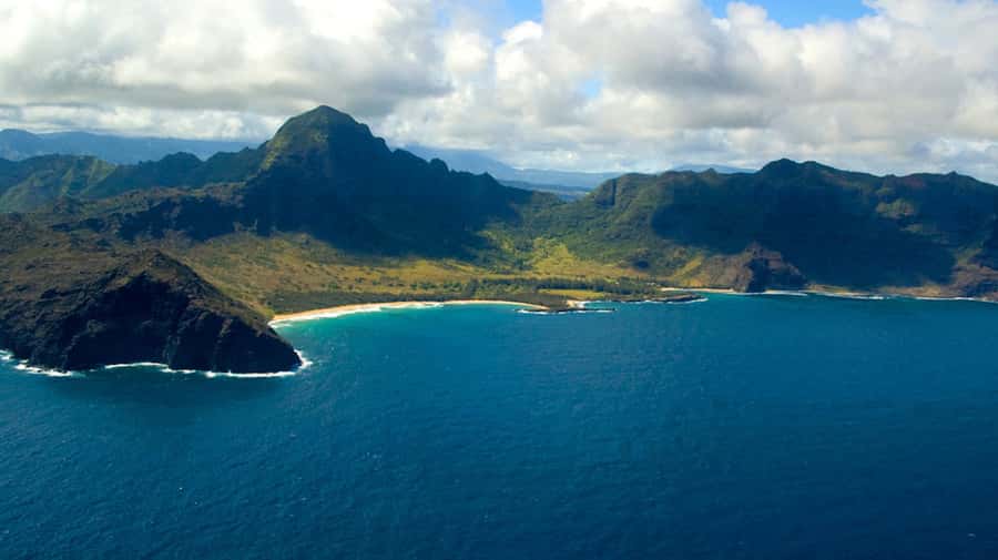 Kauai: Entire Kauai Air Tour with Window Seats - The pilots add much of the value