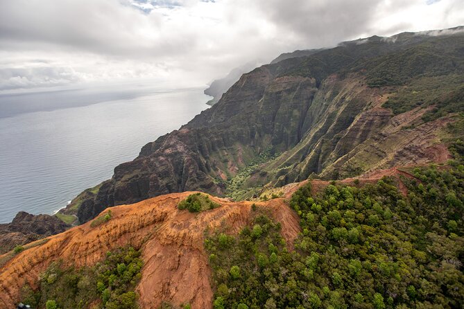 Kauai' Exclusive Helicopter Tour: Land & Explore Olokele Canyon - Pilot commentary can make or break the ride
