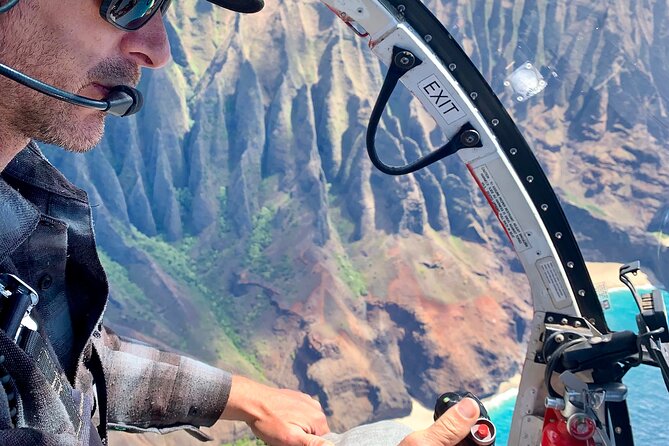 Kauai: Hughes 500 4-Passenger Doors-Off Helicopters - Four details that shape the flight