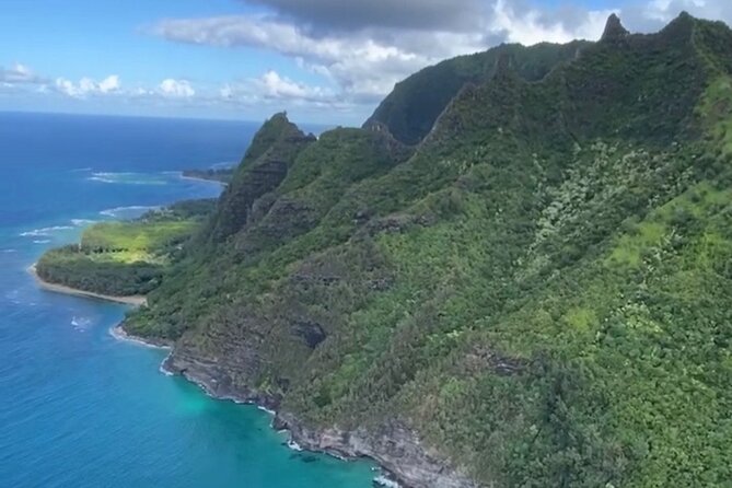 Kauai: Hughes 500 4-Passenger Doors-Off Helicopters - Pilots, narration, and the sense of safety