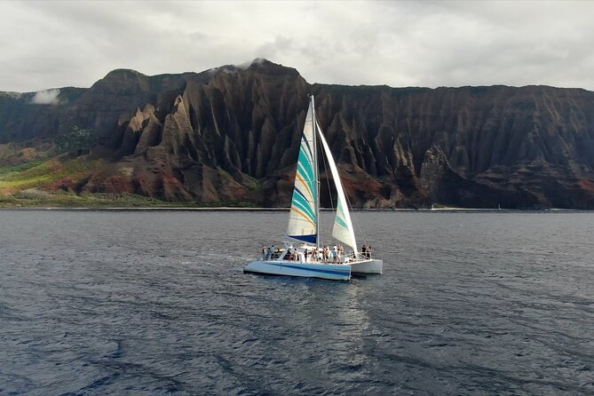 Kauai: Leila Na Pali Sunset Dinner Sail - A buffet dinner with a sunset toast