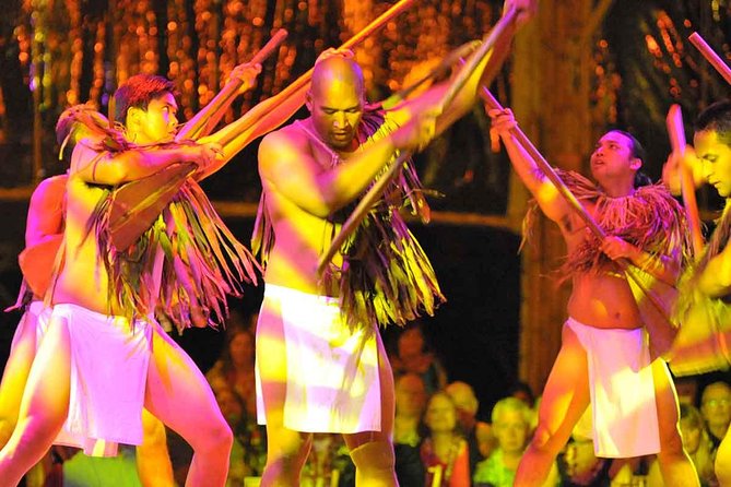 Kauai: Luau Kalamaku with Buffet Dinner and Show - The Buffet: Plenty of Choice, Uneven Execution