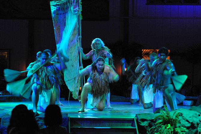 Kauai: Luau Kalamaku with Buffet Dinner and Show - Choosing the Train Ride Through the 104-Acre Estate