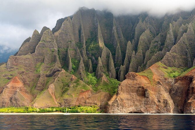 Kauai: Na Pali Sunset & Sightsee Boat Tour - Key points at a glance