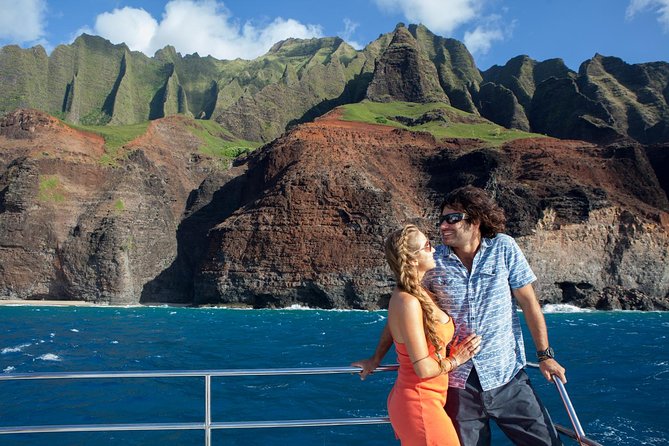Kauai: Na Pali Sunset & Sightsee Boat Tour - The crew makes the difference