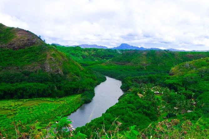 Kauai Waimea Canyon, Wailua River Boat and Fern Grotto Tour - Opaekaa Falls and the first photo stops