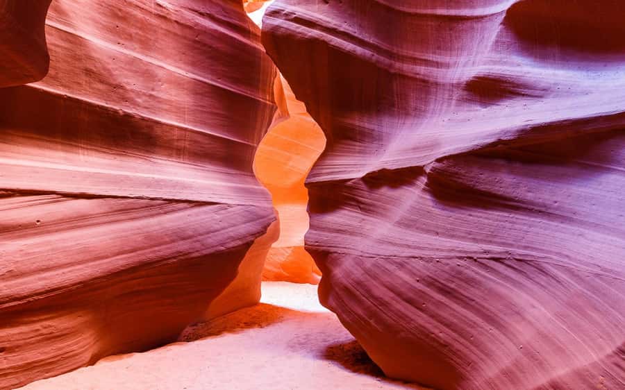 Las Vegas: Antelope Canyon Horseshoe Bend Tour & Lake Powell - Entering Antelope Canyon with a Navajo guide