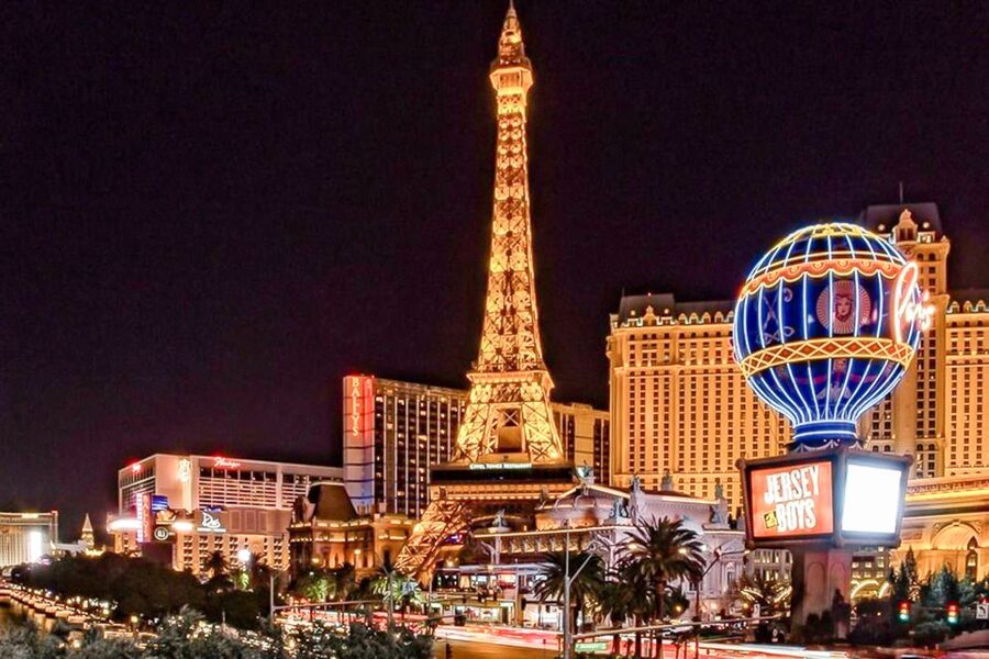 Las Vegas: Eiffel Tower Viewing Deck Entrance Ticket - The 360-degree platform and its best sightlines