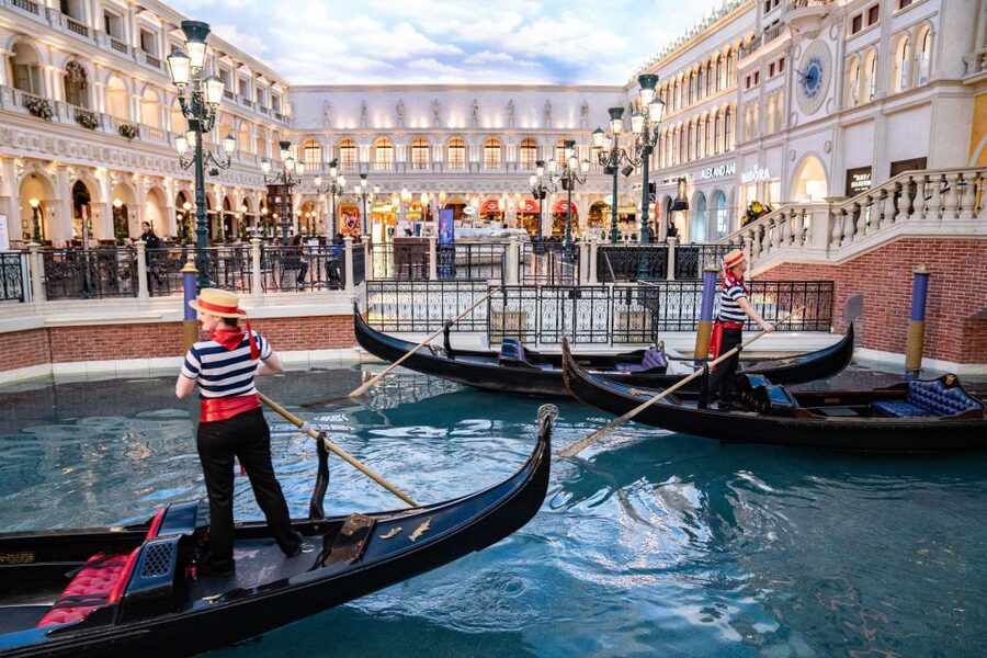 Las Vegas: Entry to Madame Tussauds with a Gondola Cruise - Stop at the Speakeasy Experience