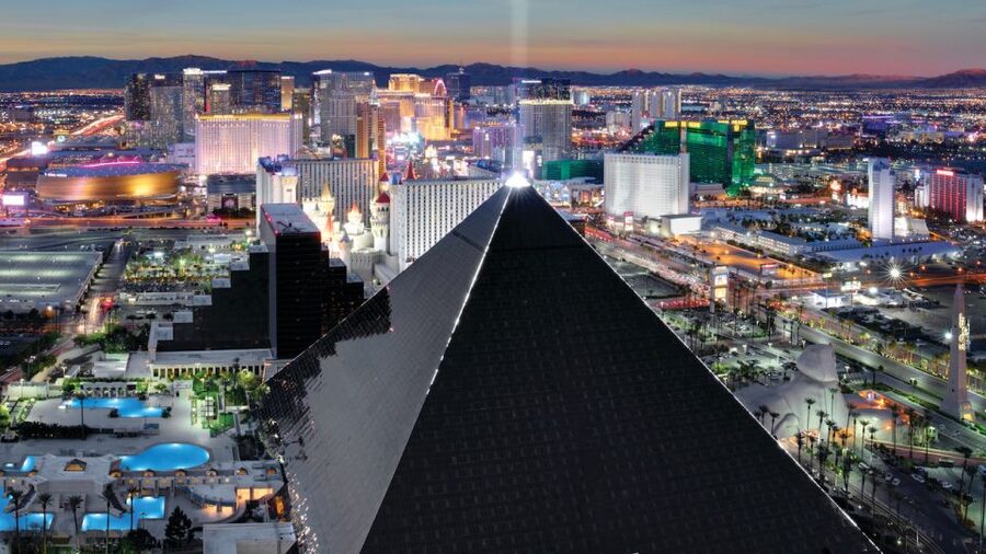 Las Vegas: Fantasy Burlesque Show at Luxor Hotel & Casino - Why 15 numbers make a difference