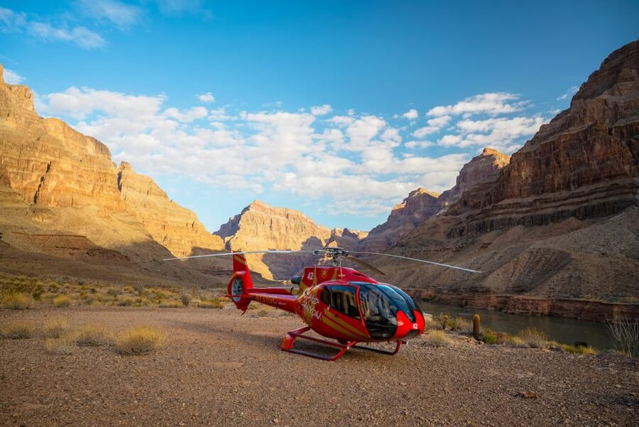 Las Vegas: Grand Canyon Helicopter Landing Tour - Landing 3,500 feet below the rim