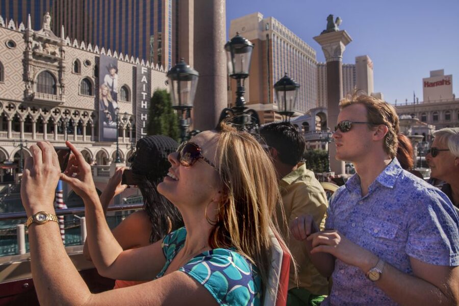 Las Vegas: Hop-on Hop-off Sightseeing Tour by Open-Top Bus - The panoramic night tour