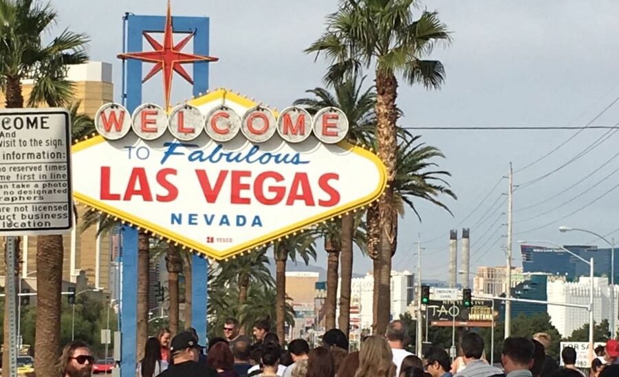Las Vegas: Mojave Desert, 7 Magic Mountains, Vegas Sign Tour - The Welcome to Fabulous Las Vegas sign