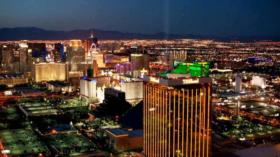 Las Vegas: Night Helicopter Flight over Las Vegas Strip - The short flight over the Strip