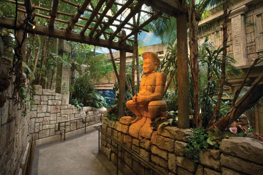 Las Vegas: Shark Reef Aquarium Entry Ticket - Touching stingrays and horseshoe crabs