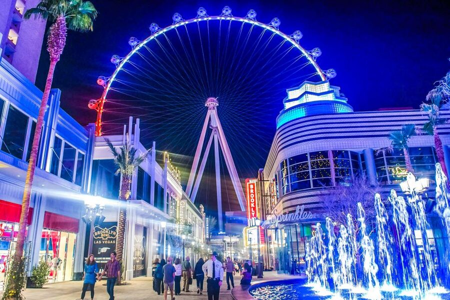 Las Vegas Strip: The High Roller at The LINQ Ticket - Photos, windows, and the limits of the view