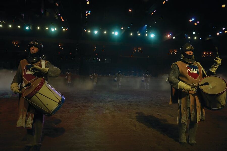 Las Vegas: Tournament of Kings Show at Excalibur - The medieval dinner: chicken, potatoes, and corn