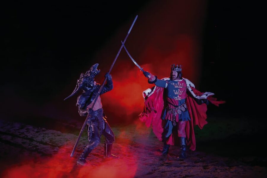Las Vegas: Tournament of Kings Show at Excalibur - King Arthur, rival knights, and a simple story
