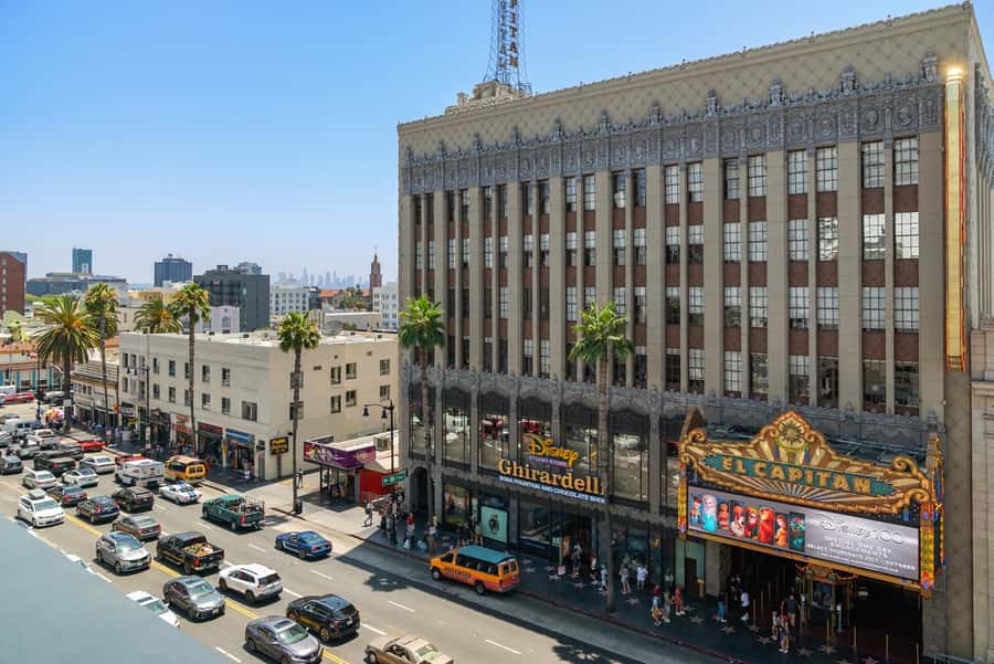 Los Angeles: Celebrity Homes and Hollywood Open-Air Bus Tour - The guide is the real value