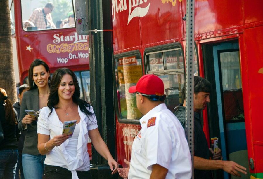 Los Angeles: Hop-On Hop-Off Bus Tour with Audio Guide - Santa Monica Yellow Route: coast, pier, and Venice