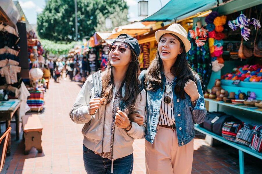 Los Angeles: Hop-On Hop-Off Bus Tour with Audio Guide - Hollywood Red Route: stars, studios, and famous streets