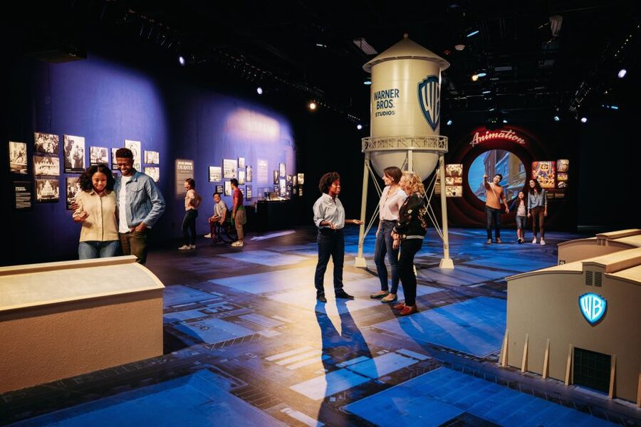Los Angeles: Warner Bros. Studio Tour Hollywood - The self-guided sets: Friends and The Big Bang Theory