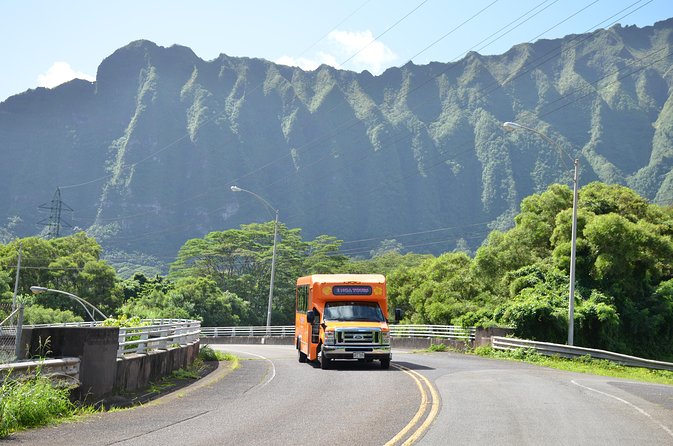 Majestic Circle Island Tour with Lunch - Byodo-In Temple offers calm among the mountains