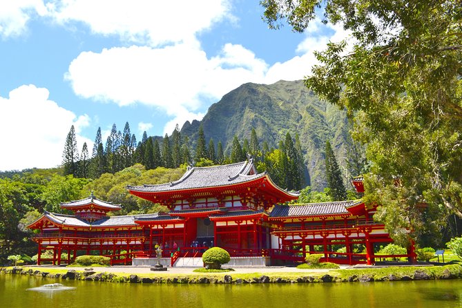 Majestic Circle Island Tour with Lunch - Waimea Valley is the tour’s strongest stop