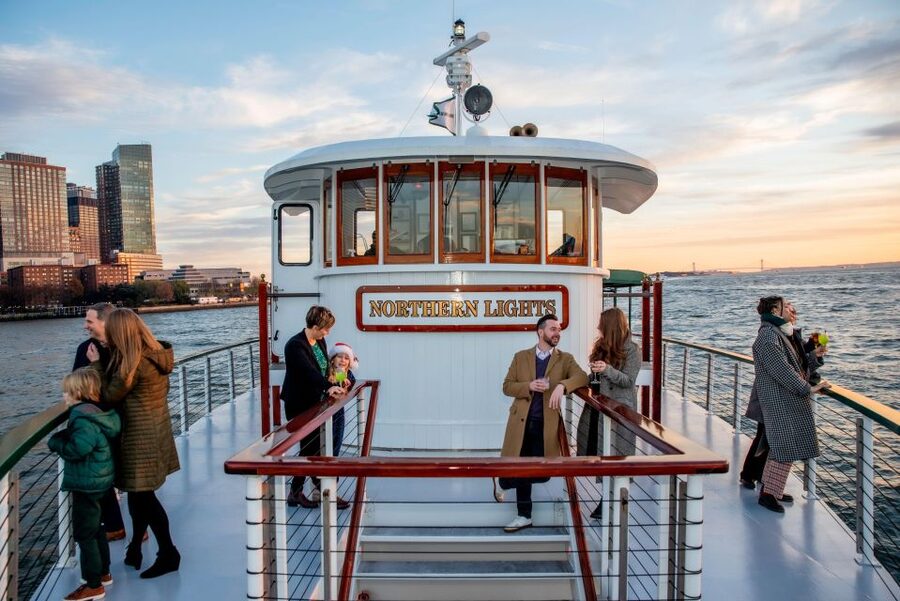 Manhattan: Statue and Skyline Cruise Aboard a Luxury Yacht - Hudson River views and the Manhattan waterfront