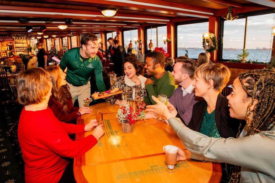 Manhattan: Statue and Skyline Cruise Aboard a Luxury Yacht - Drinks, food, and the $60 value