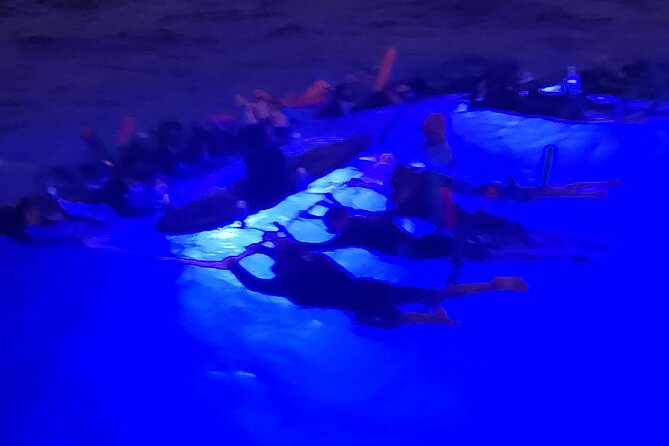 Manta Ray Night Snorkel in Kona - The light board and the manta show