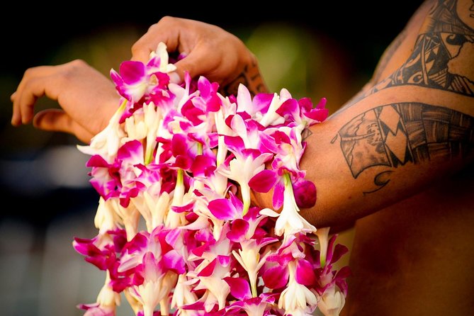 Maui Nui Luau at the Sheraton Maui Resort & Spa - Lei greeting and the early activities