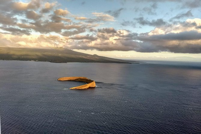 Maui -PRIVATE- Air Tour: 5 Islands: (2-5 people): SEE Even MORE! - Lanai’s prehistoric coastline and the WWII shipwreck
