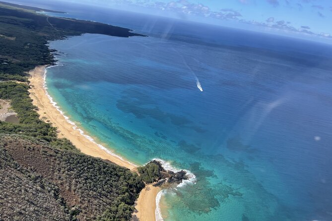 Maui -PRIVATE- Air Tour FUN: 3 Islands: (2-5 people): SEE it ALL! - The restricted island and its difficult past